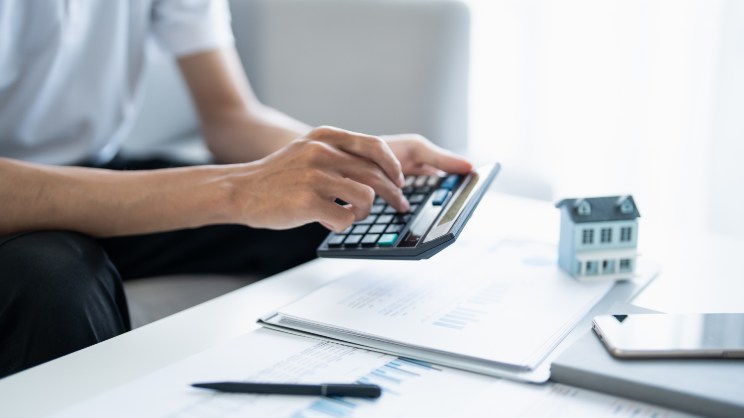 【知らないと損】「贈与税」と「名義変更」に注意