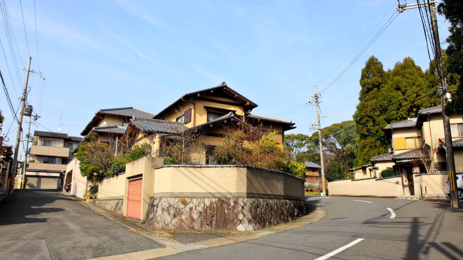 「屋根の軽量化」は地震対策!揺れを抑えるメカニズム